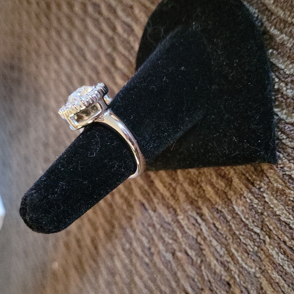 Ring - Picture 2 of 3